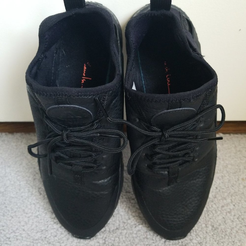 Black Nike Women's Air Huaraches